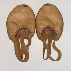 Danznmotion modern shoe. Size medium.